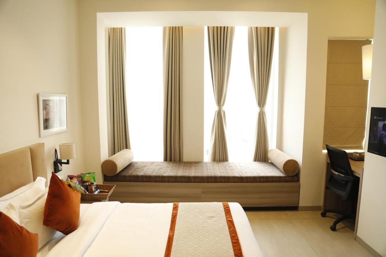 Hotel The Royal Vista Varanasi Exterior foto