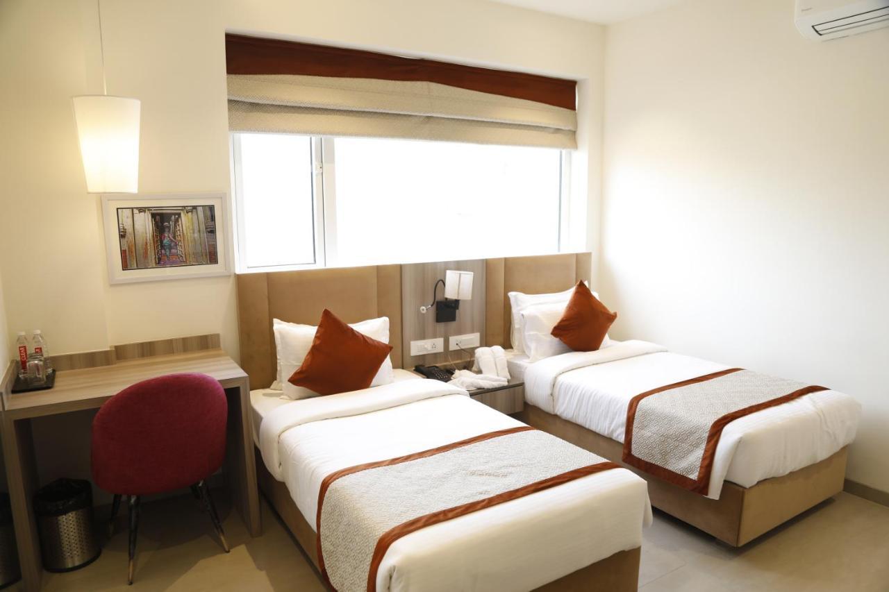 Hotel The Royal Vista Varanasi Exterior foto