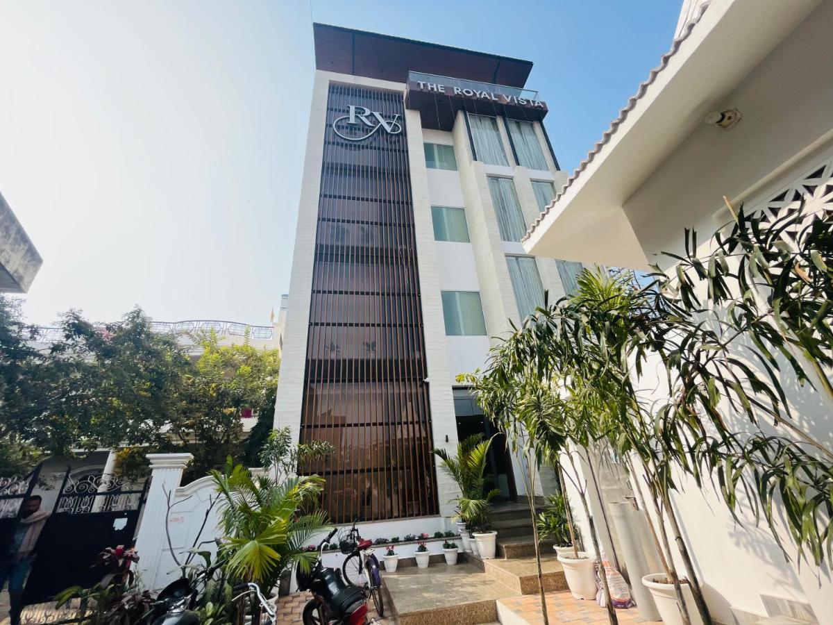 Hotel The Royal Vista Varanasi Exterior foto