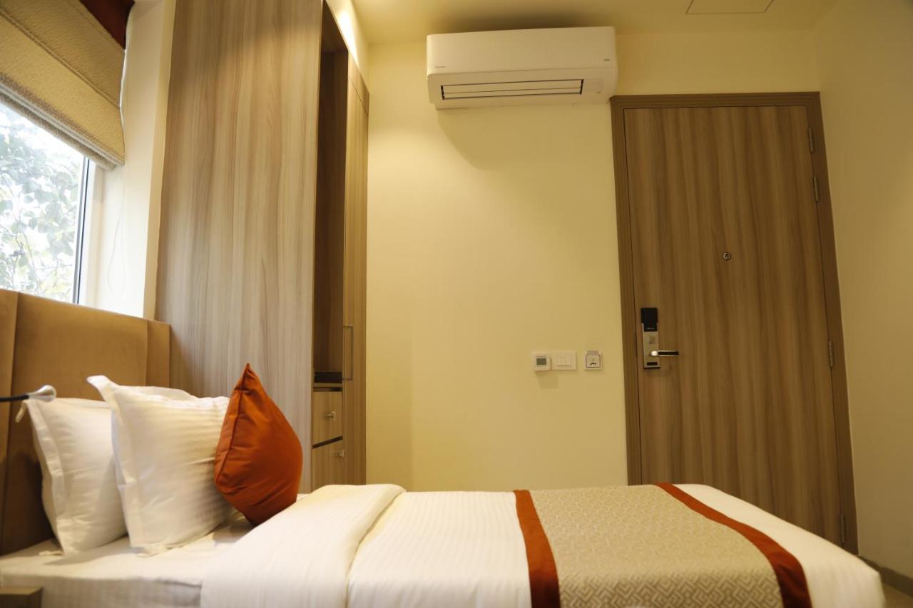 Hotel The Royal Vista Varanasi Exterior foto