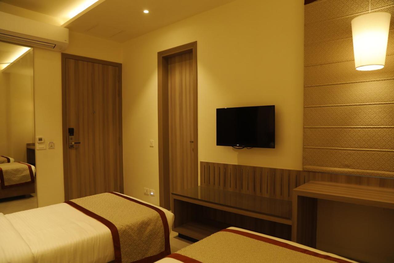 Hotel The Royal Vista Varanasi Exterior foto