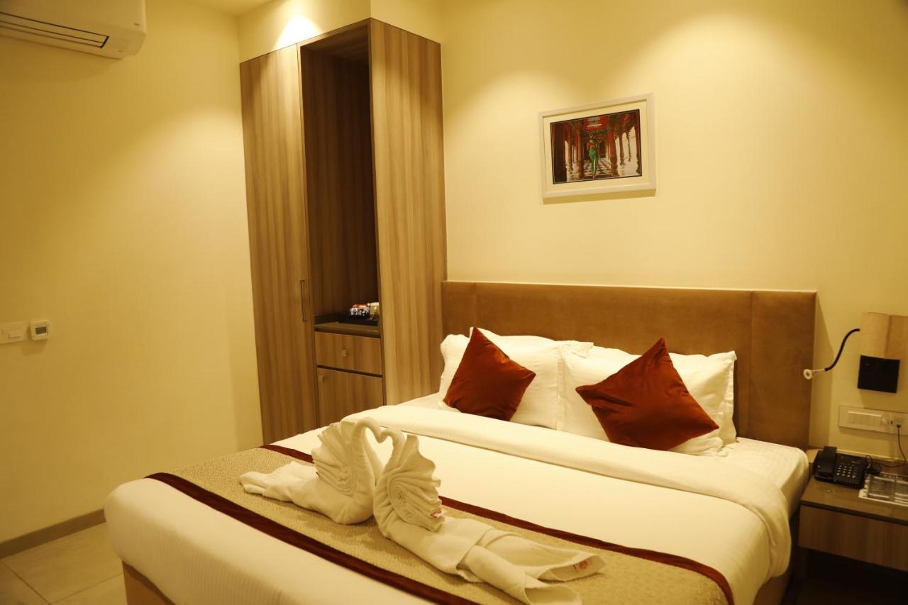 Hotel The Royal Vista Varanasi Exterior foto