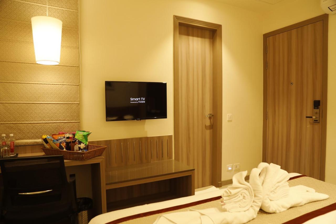 Hotel The Royal Vista Varanasi Exterior foto