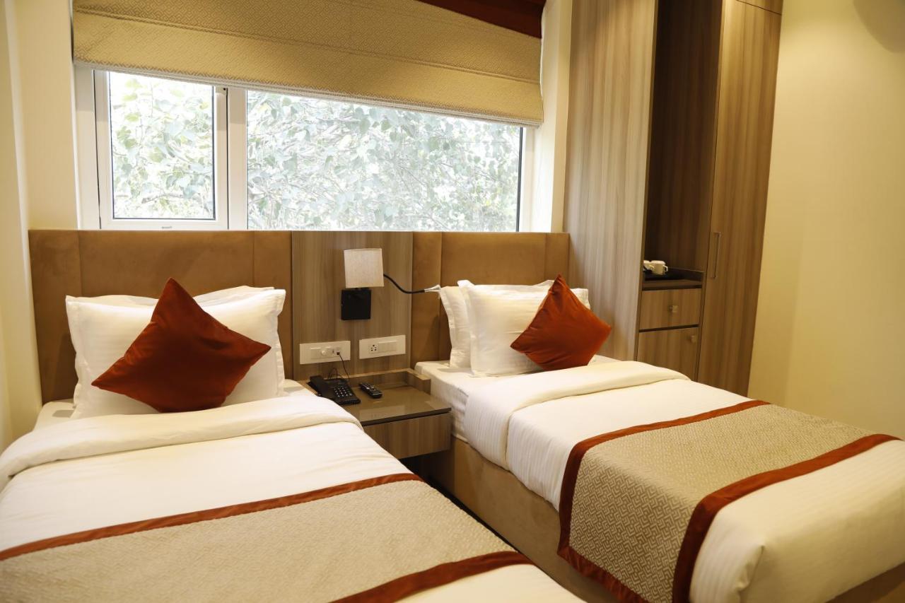 Hotel The Royal Vista Varanasi Exterior foto