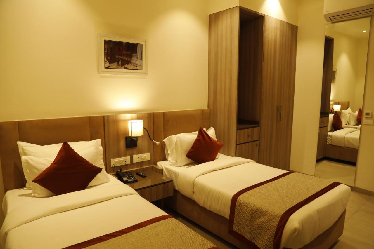 Hotel The Royal Vista Varanasi Exterior foto