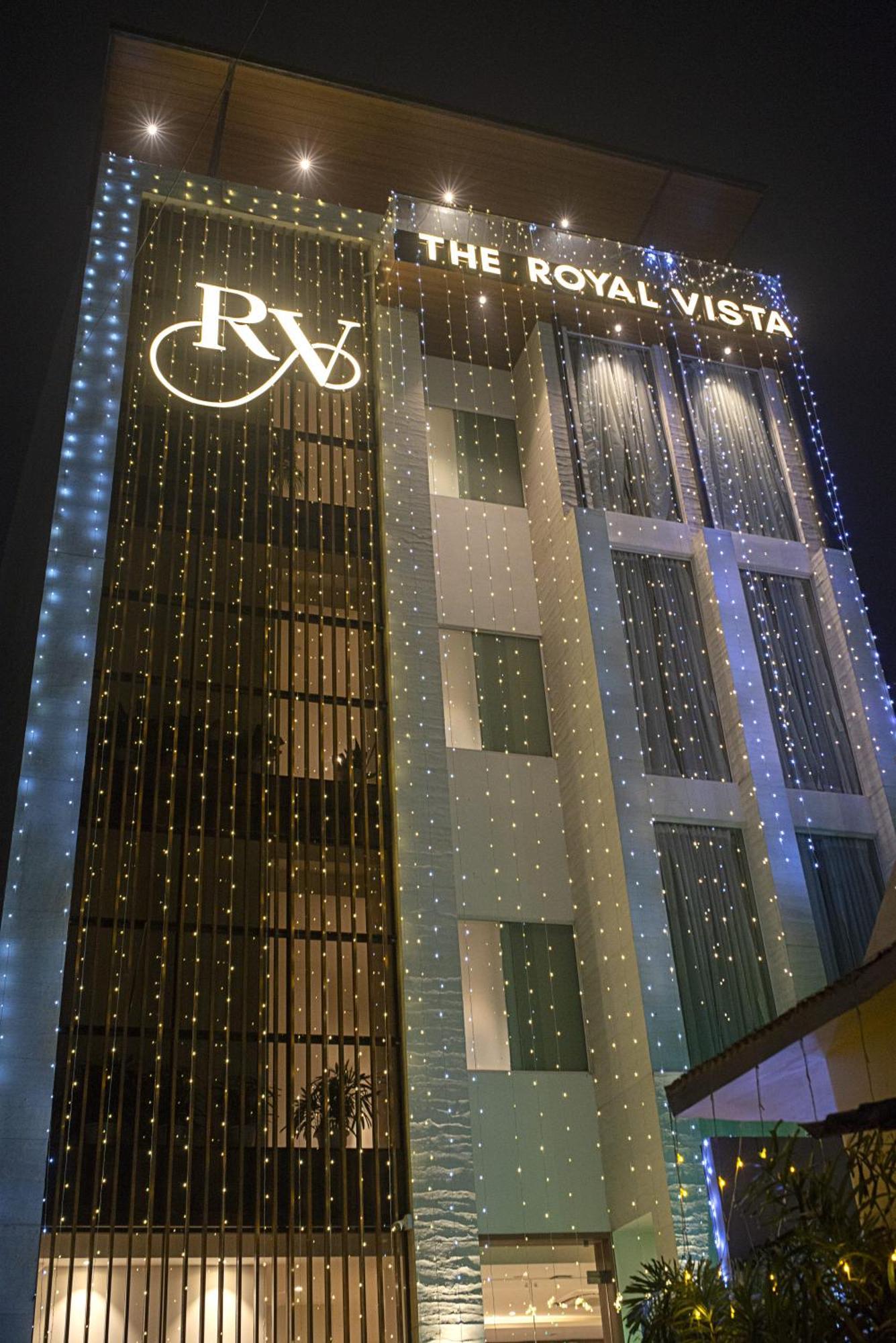 Hotel The Royal Vista Varanasi Exterior foto